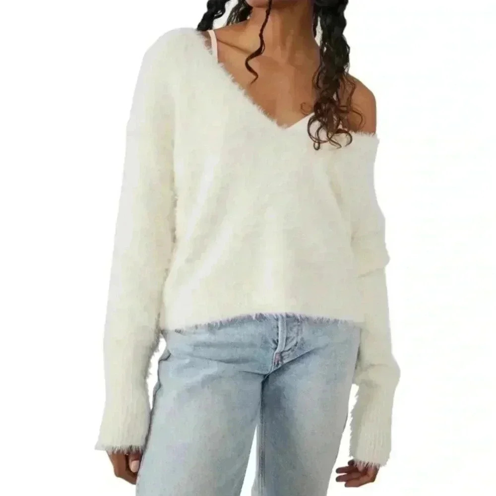 Free people beige white Serendipity V-Neck Sweater in size small
